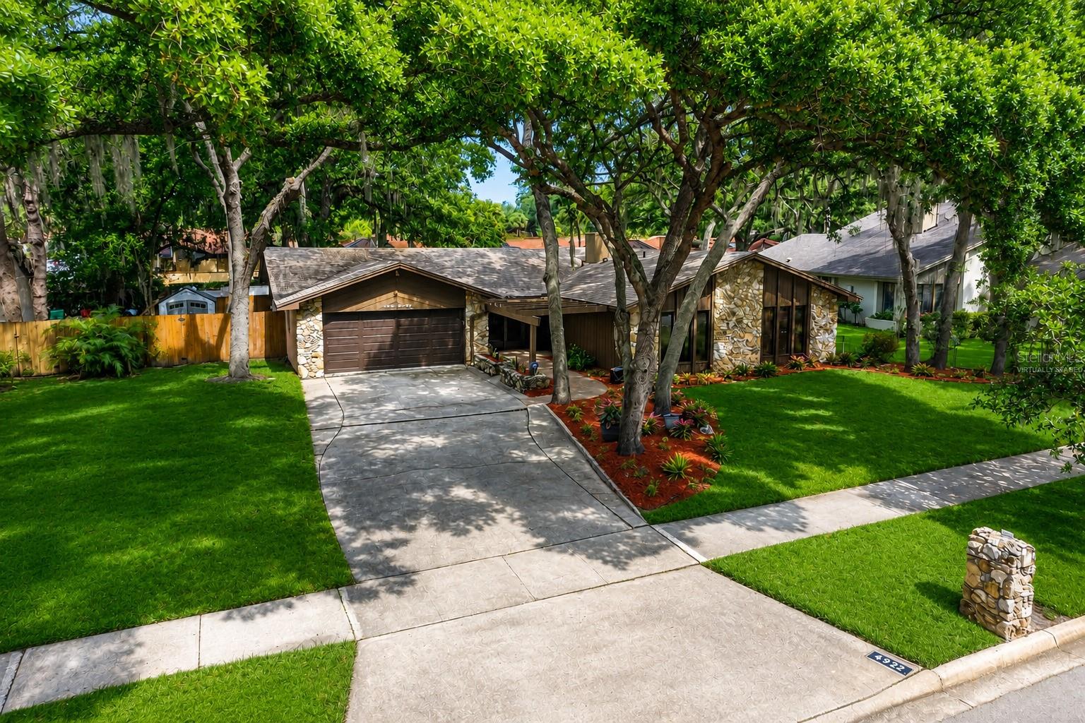 4922 BRIAR OAKS CIRCLE