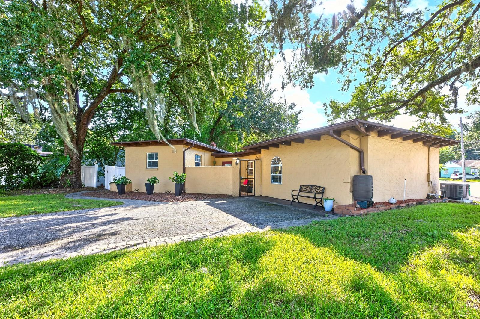 1835 OAK LANE