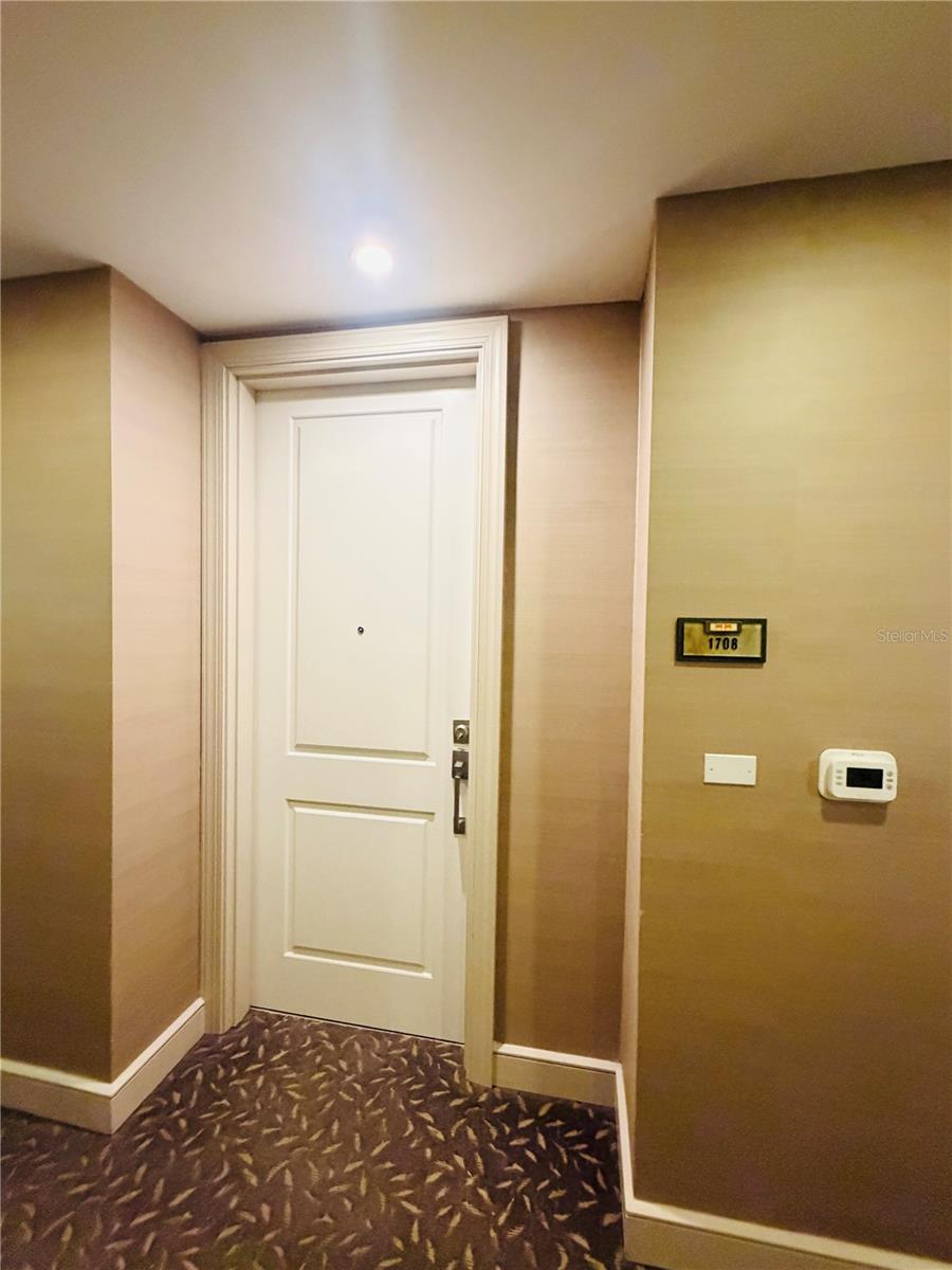 Listing photo 3 for 2305 Edgewater Dr #1708