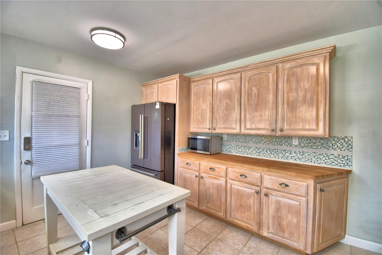 Listing photo 2 for 1620 17th St Nw