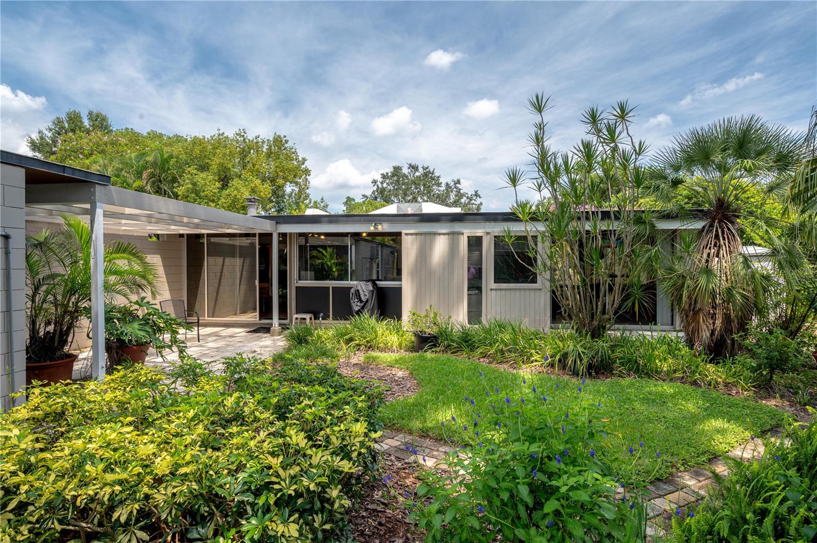 Listing photo 3 for 1549 Drexel Ave Ne