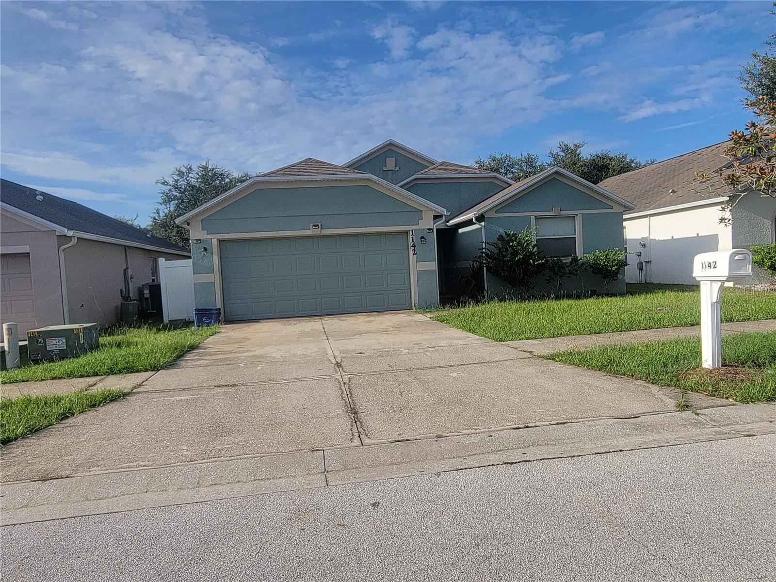 Listing photo 1 for 1142 Bluegrass Dr