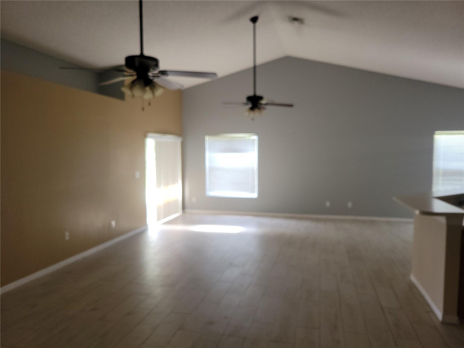 Listing photo 2 for 1142 Bluegrass Dr