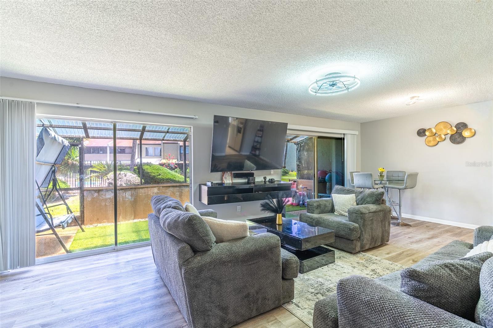 Listing photo 3 for 2500 21st St Nw #22
