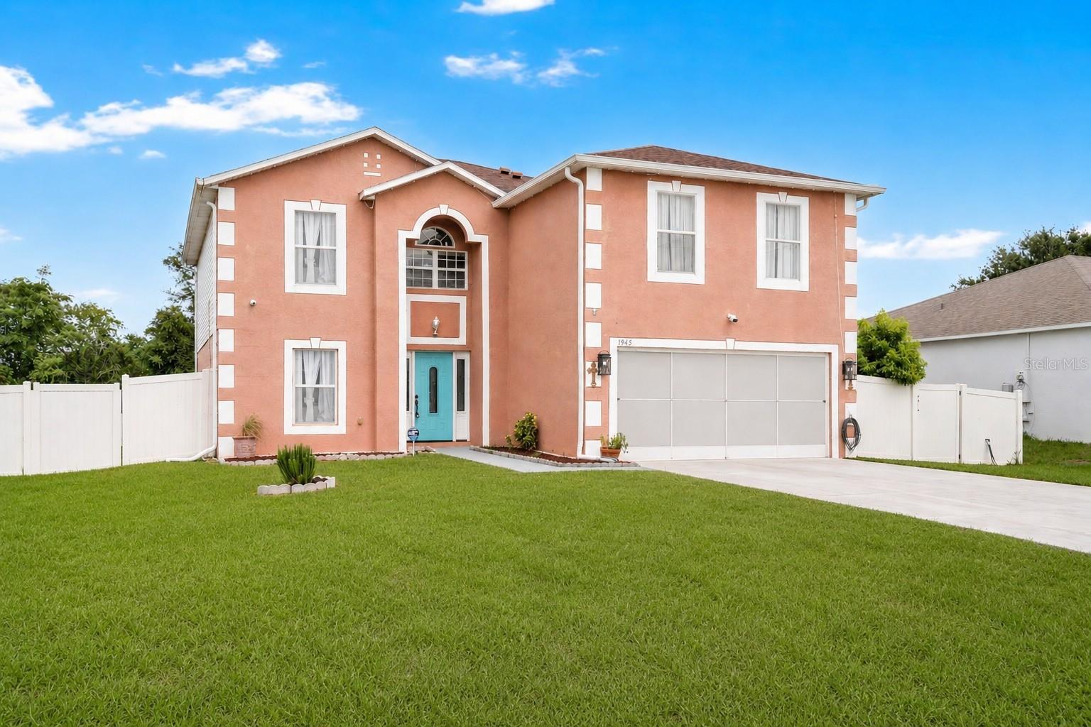 Listing photo 1 for 1945 Myakka Ct