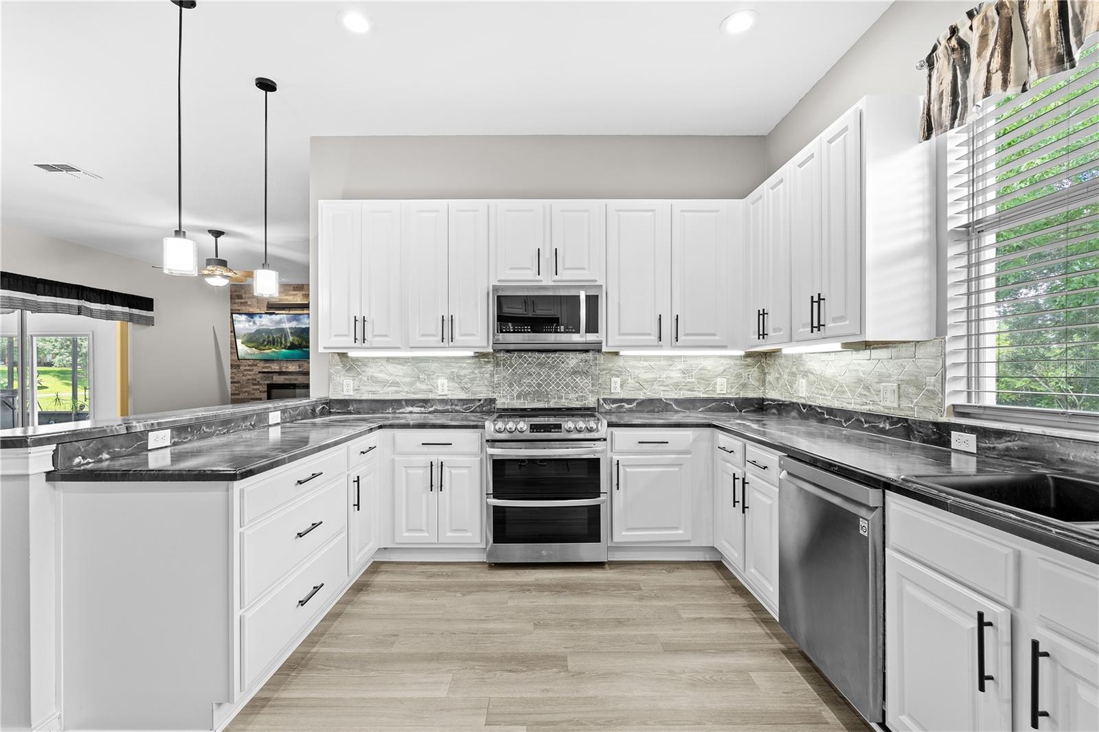 Listing photo 3 for 25501 Maurepas Ln