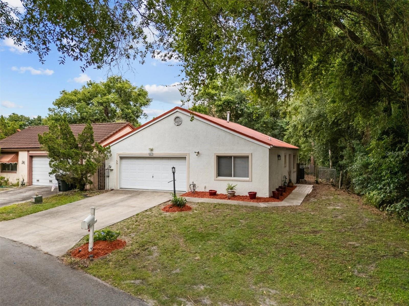 Listing photo 1 for 381 San Jose Dr