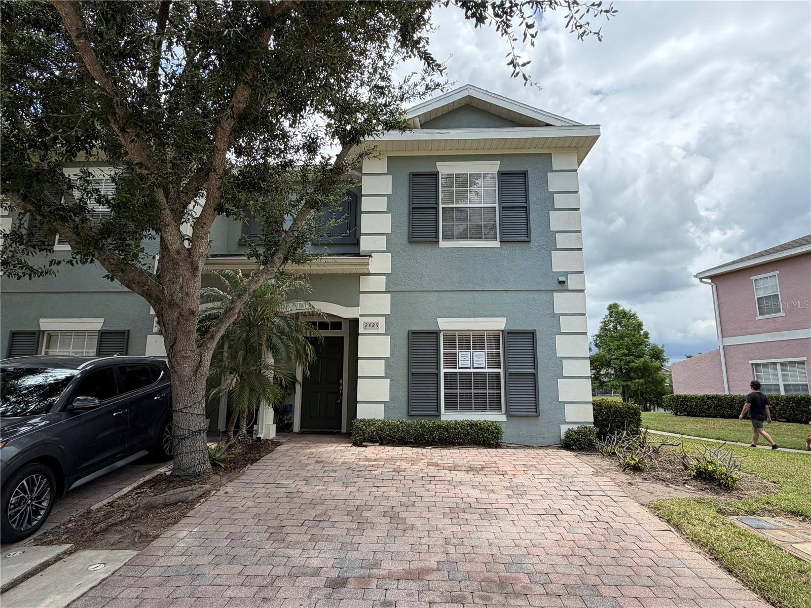 2425 CARAVELLE CIRCLE