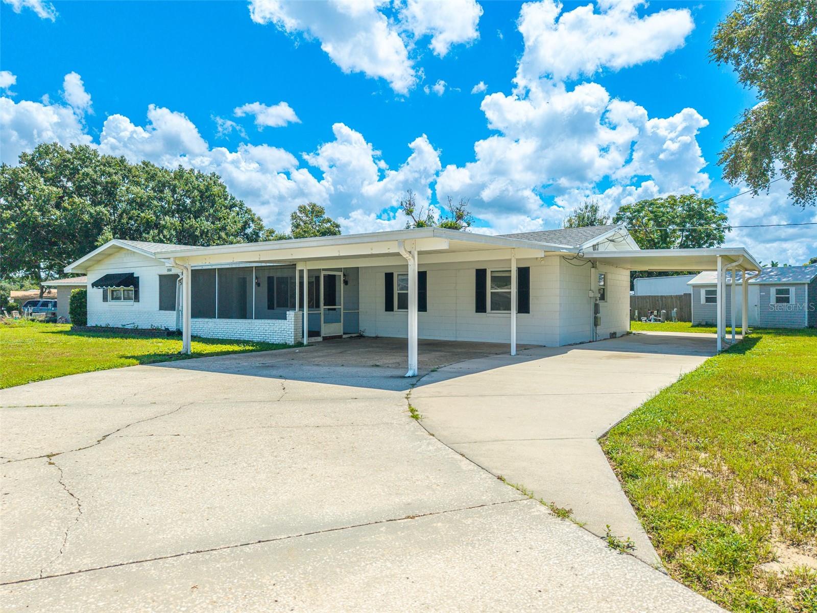 Listing photo 2 for 1380 S Lake Roy Dr