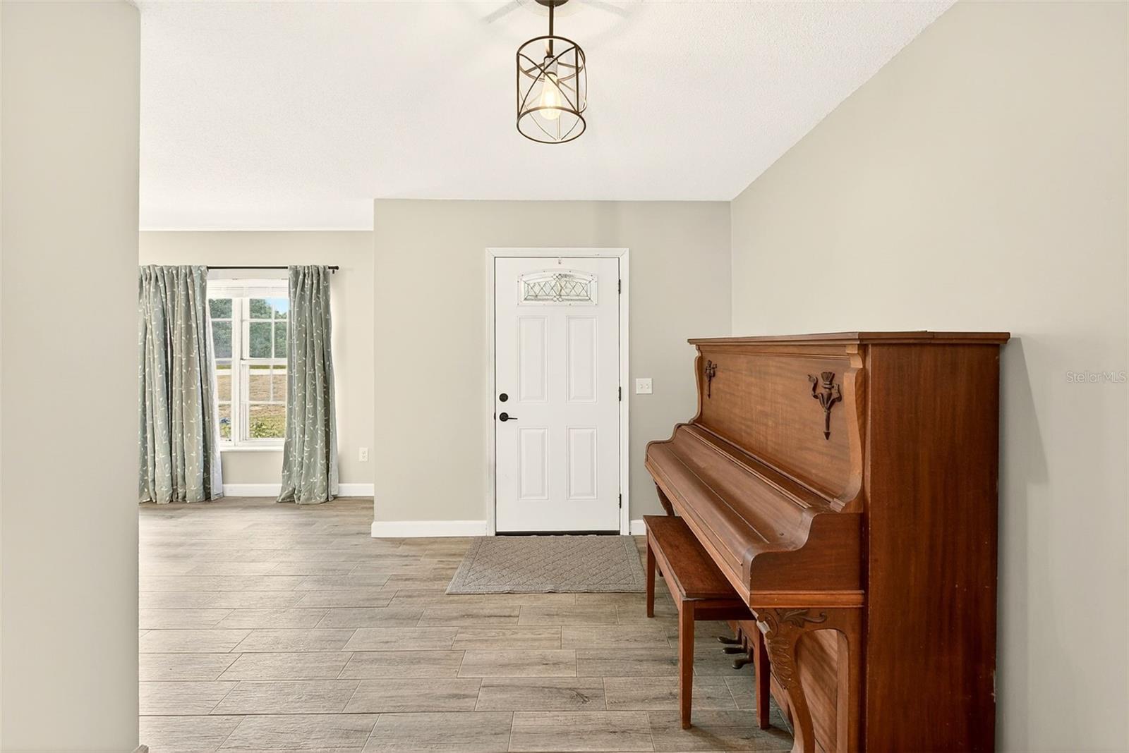 Listing photo 3 for 1017 Carolina Ave