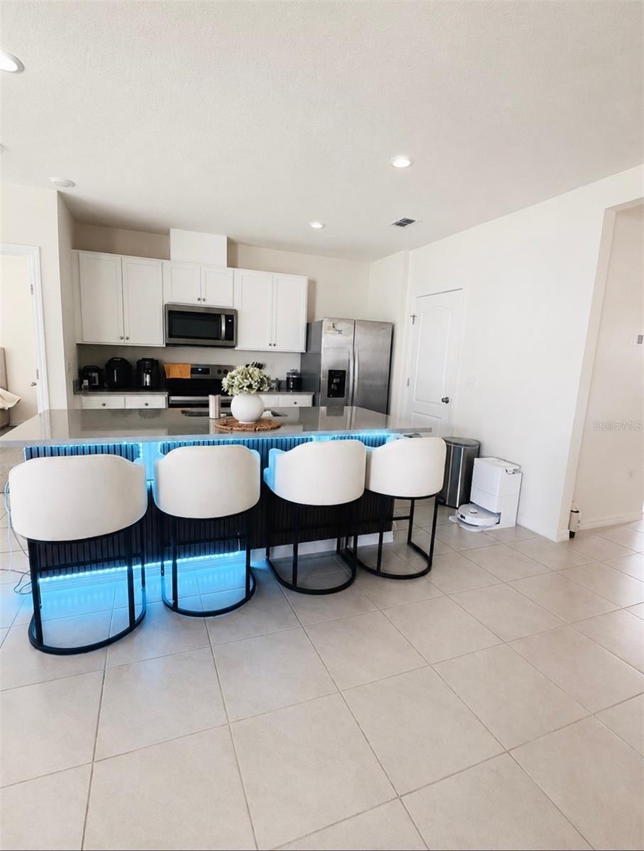Listing photo 3 for 452 Taylor Groves Dr