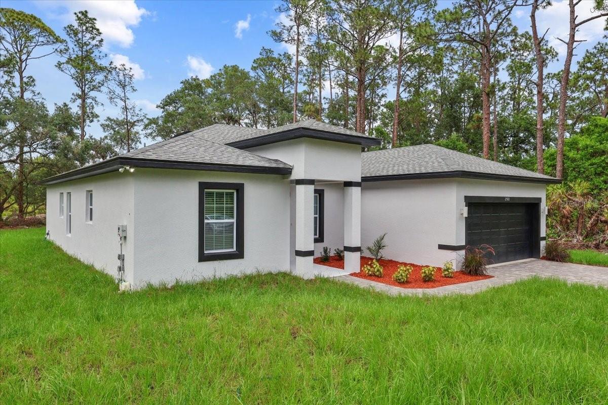 Listing photo 3 for 2580 Plumosa Dr