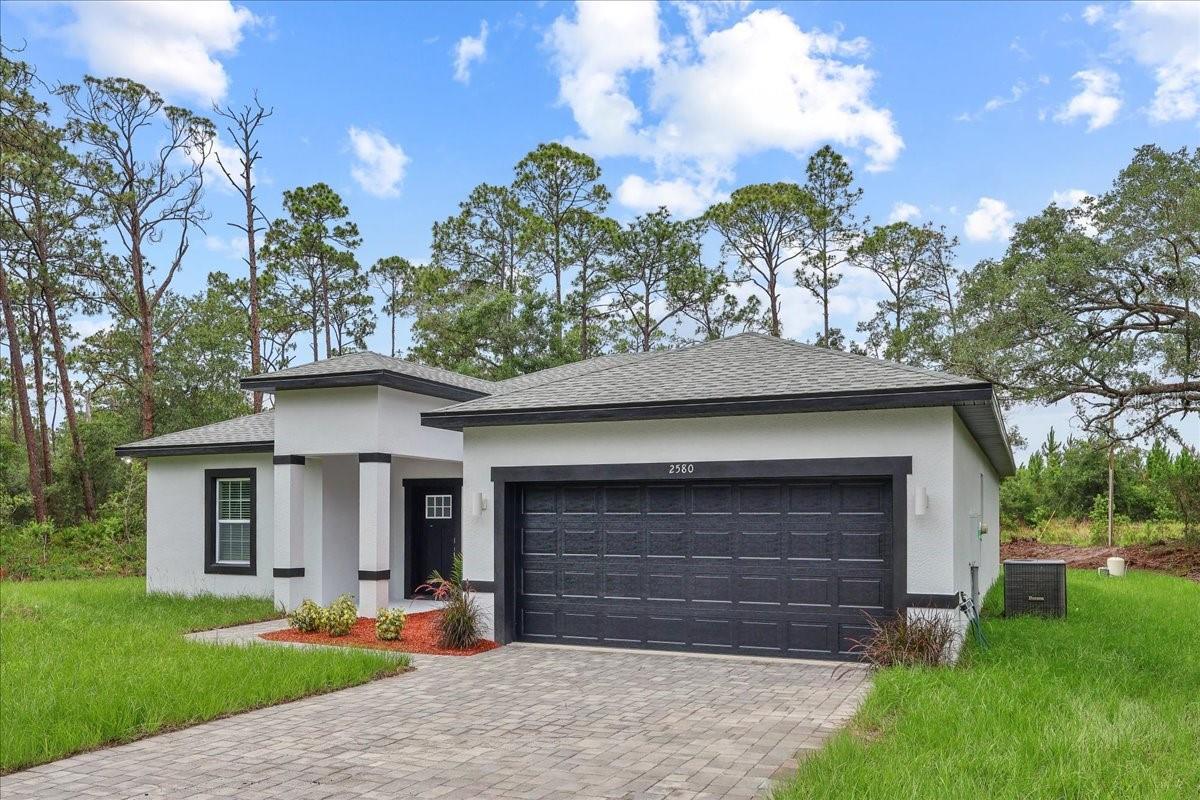 Listing photo 2 for 2580 Plumosa Dr