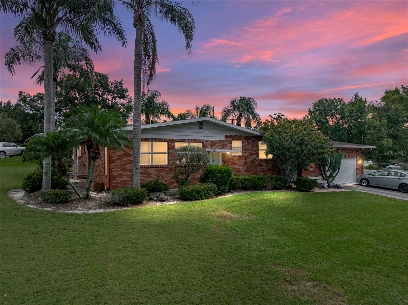 Listing photo 1 for 307 Glendale St
