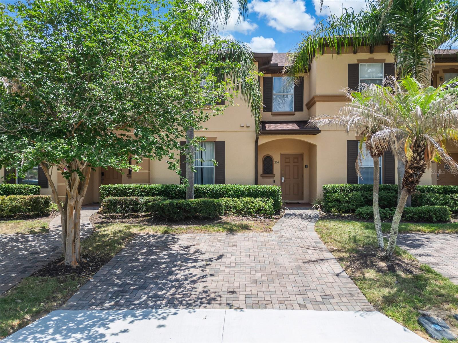 Listing photo 2 for 226 Bergamo Dr
