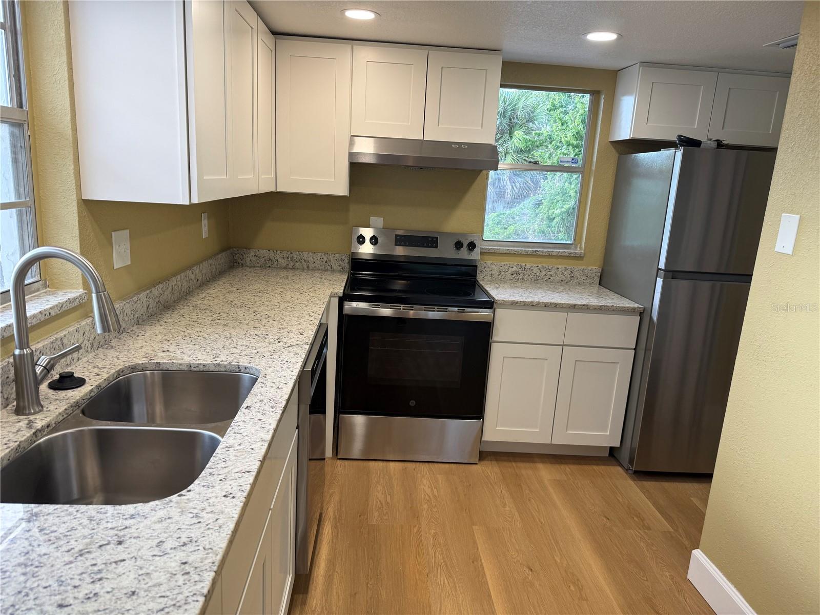 6062 AMBERLY AVENUE Unit F53