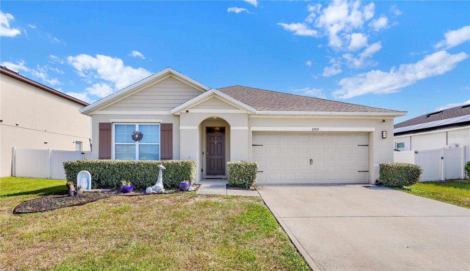 5709 SHAKER PALM PLACE