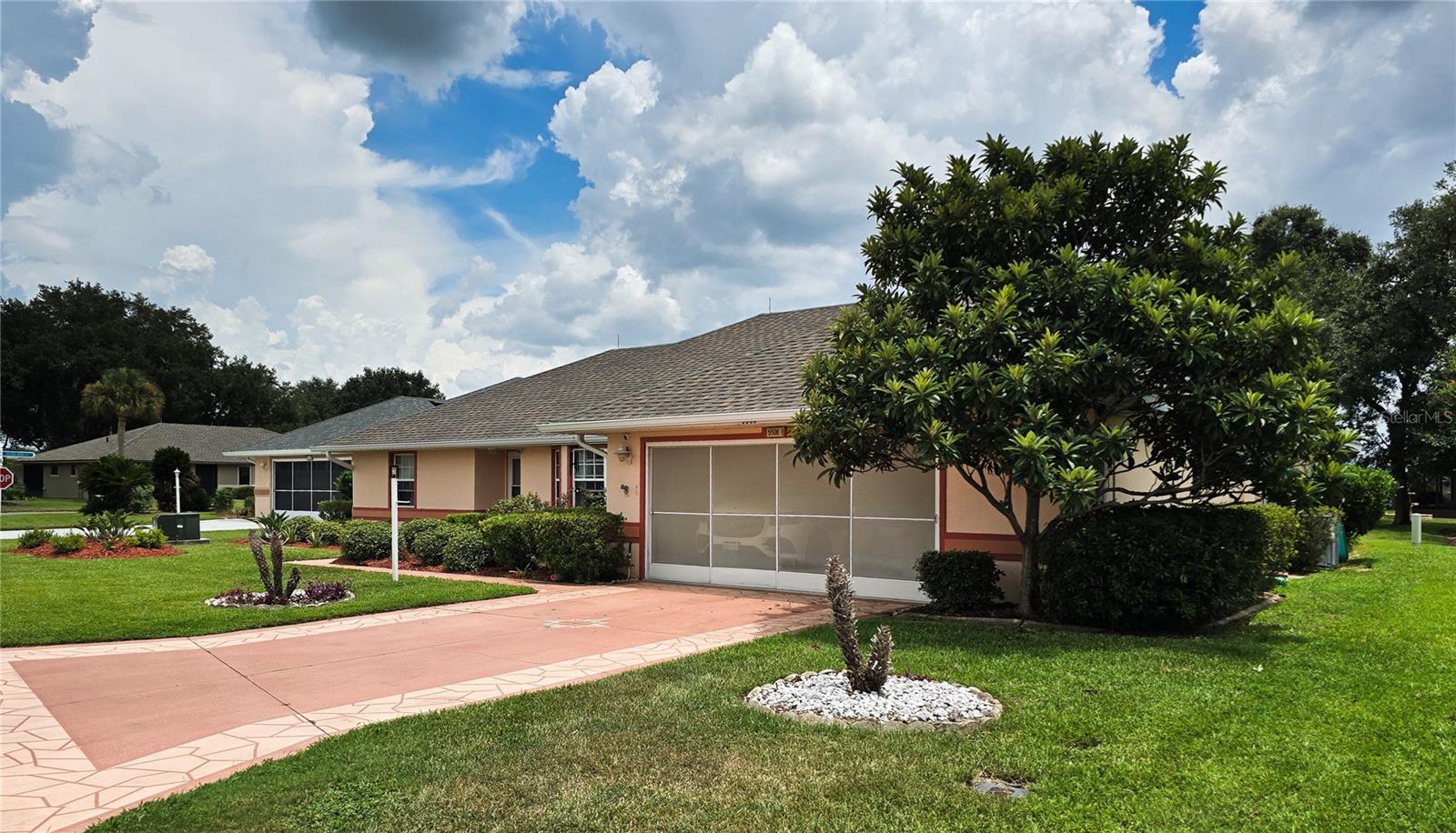 Listing photo 2 for 5506 Prince Charles Ln