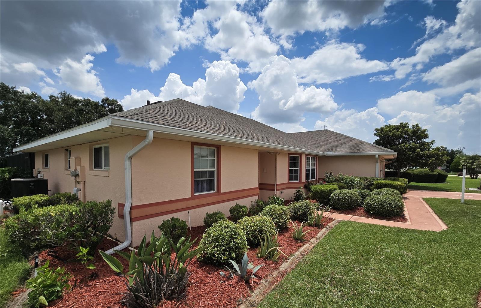 Listing photo 3 for 5506 Prince Charles Ln