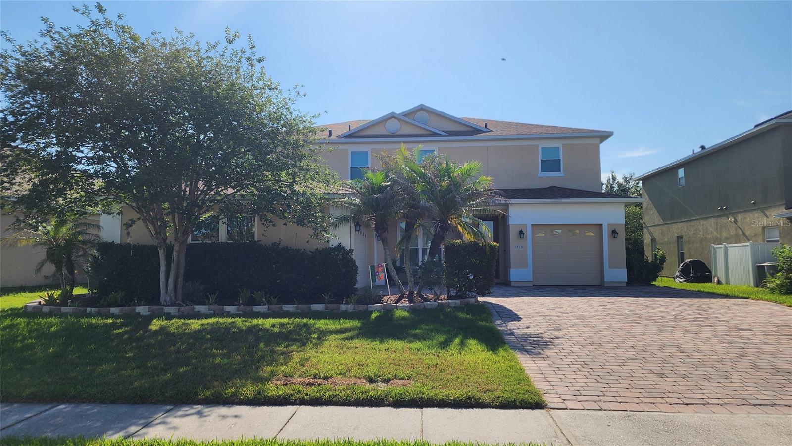 1915 ACACIA DRIVE