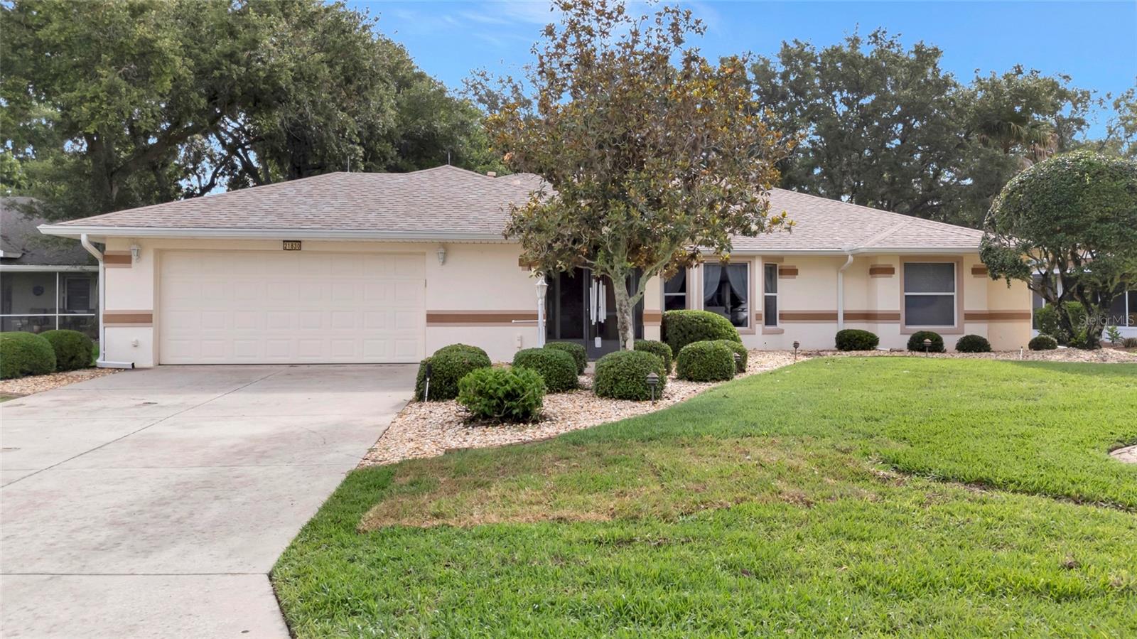 Listing photo 1 for 21830 King Edward Ct