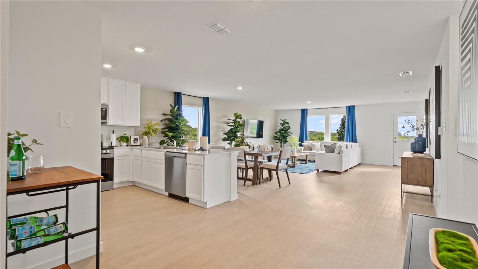 Listing photo 3 for 2275 Jennio Dr