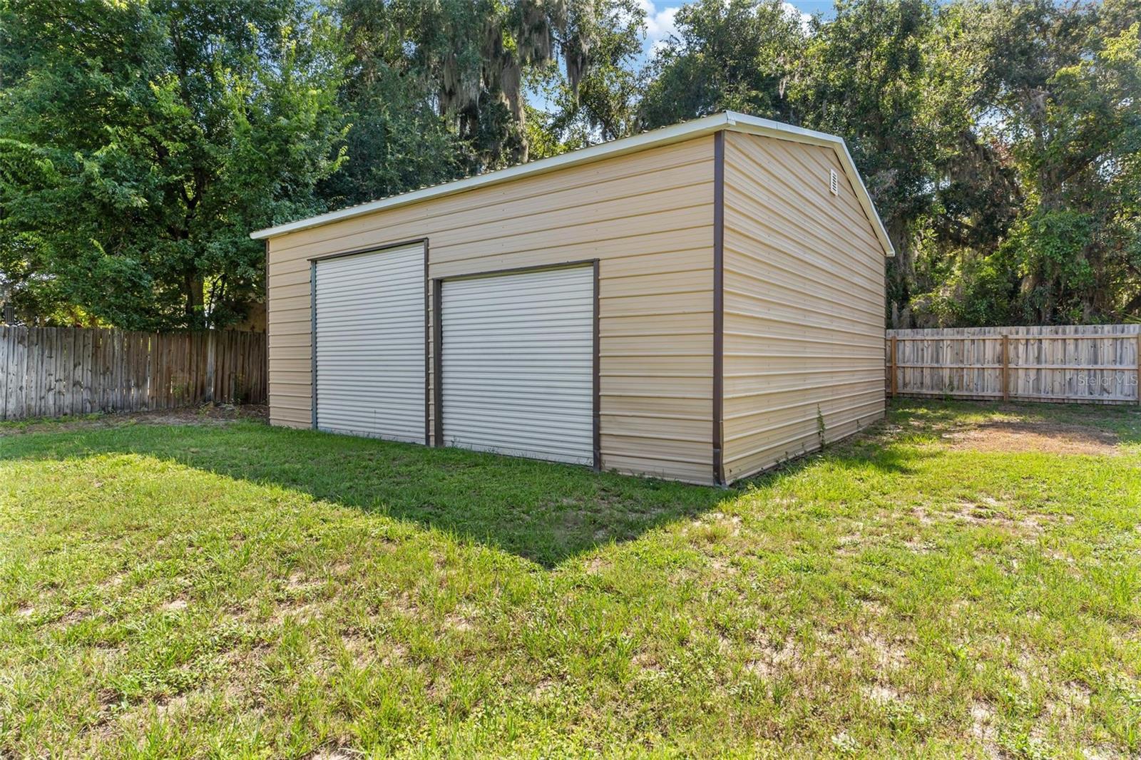 Listing photo 3 for 200 Waters Edge Dr