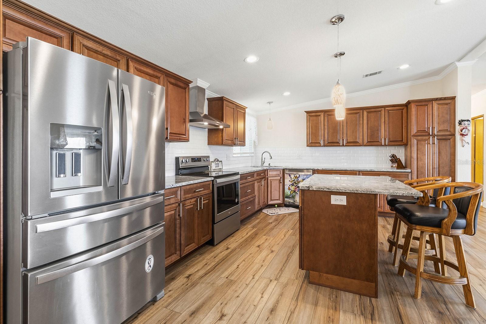 Listing photo 3 for 5230 Revelation Dr