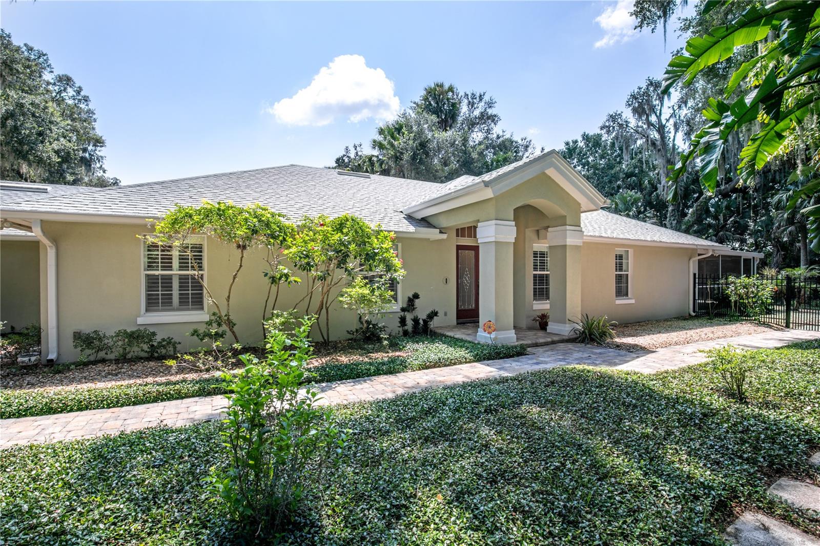 Listing photo 1 for 16720 Beauclaire Ct