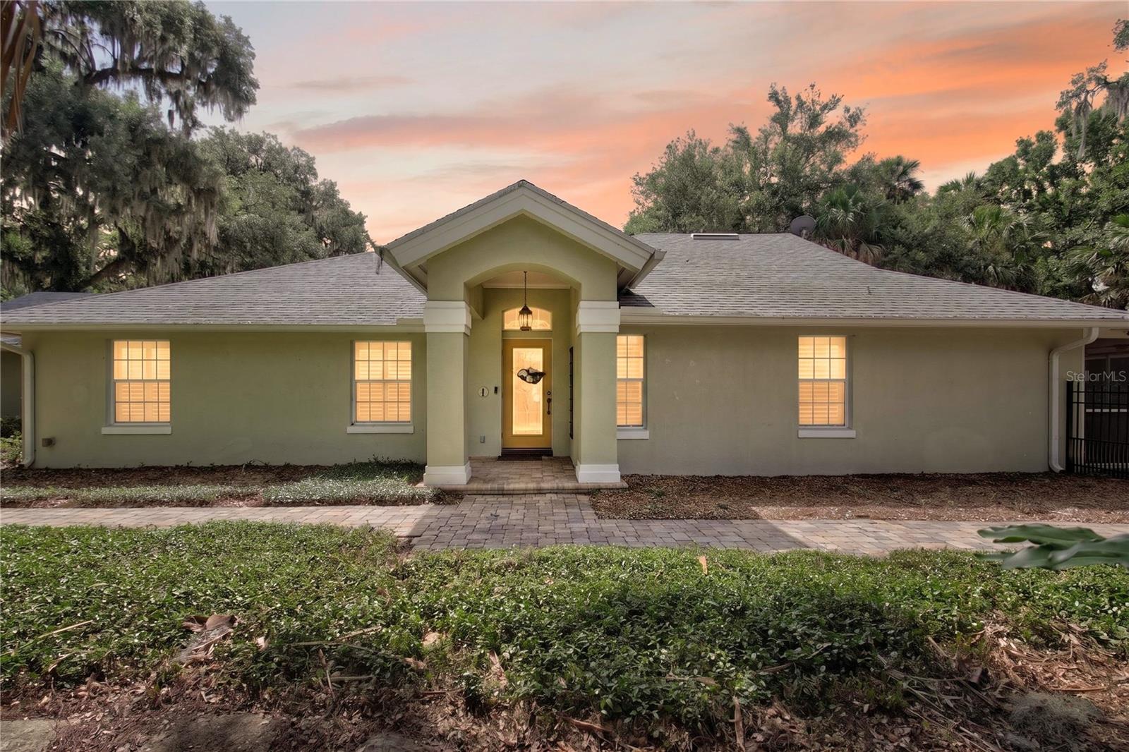 Listing photo 2 for 16720 Beauclaire Ct