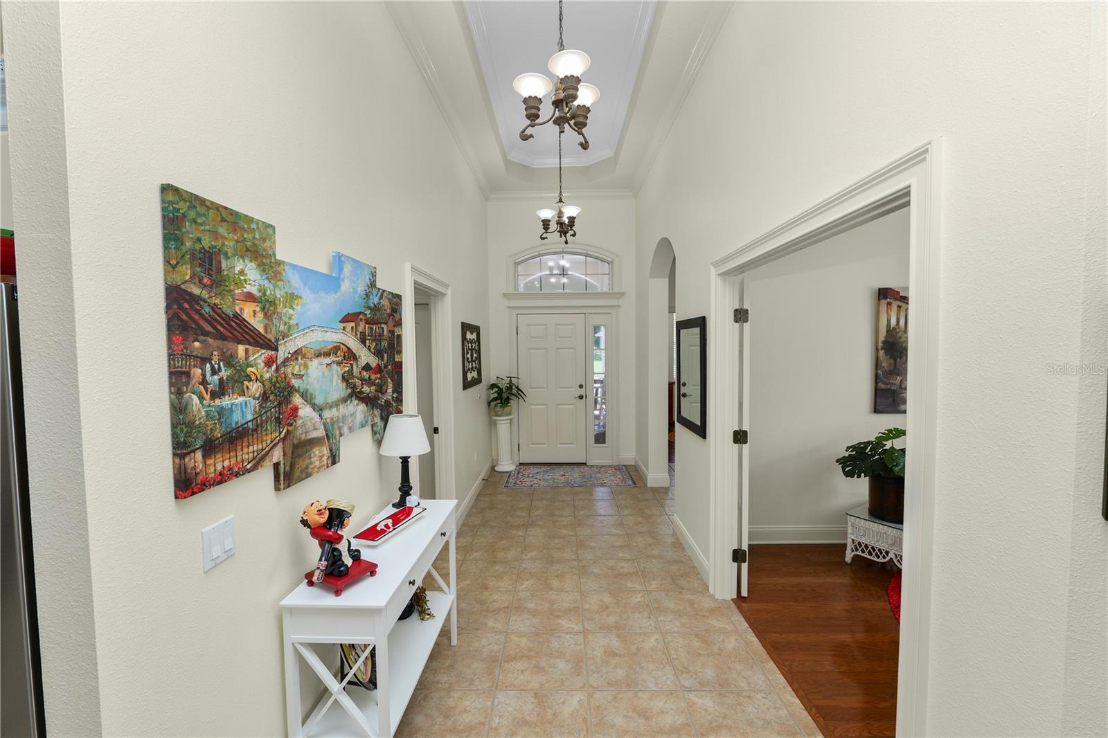 Listing photo 3 for 2356 Lake James Way