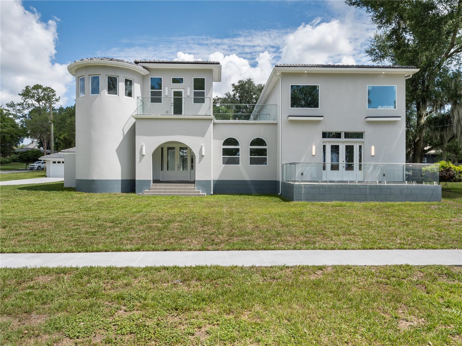 Listing photo 1 for 1190 W Lakeshore Dr