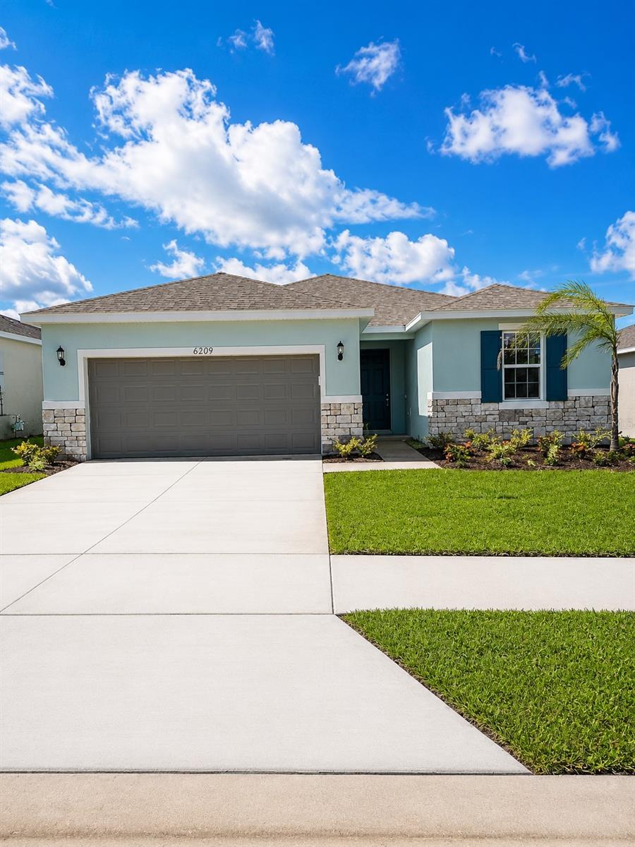 Listing photo 1 for 6209 Sanders Grove Cir