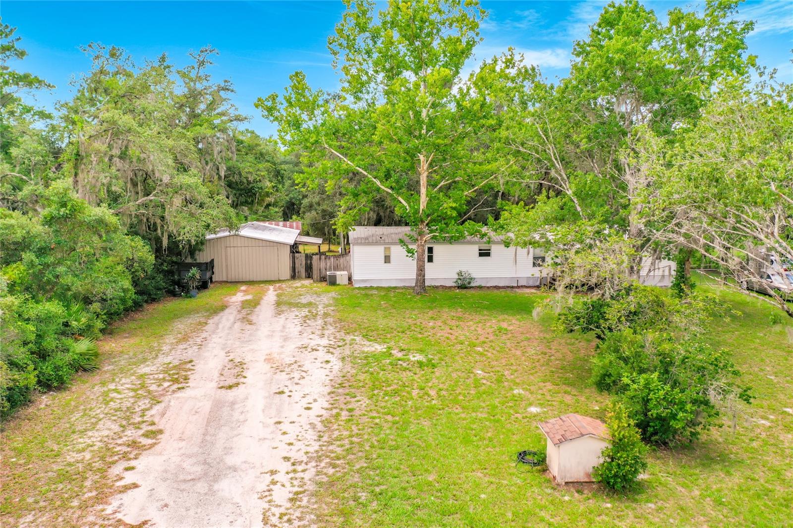 Listing photo 2 for 31032 Rory Ln