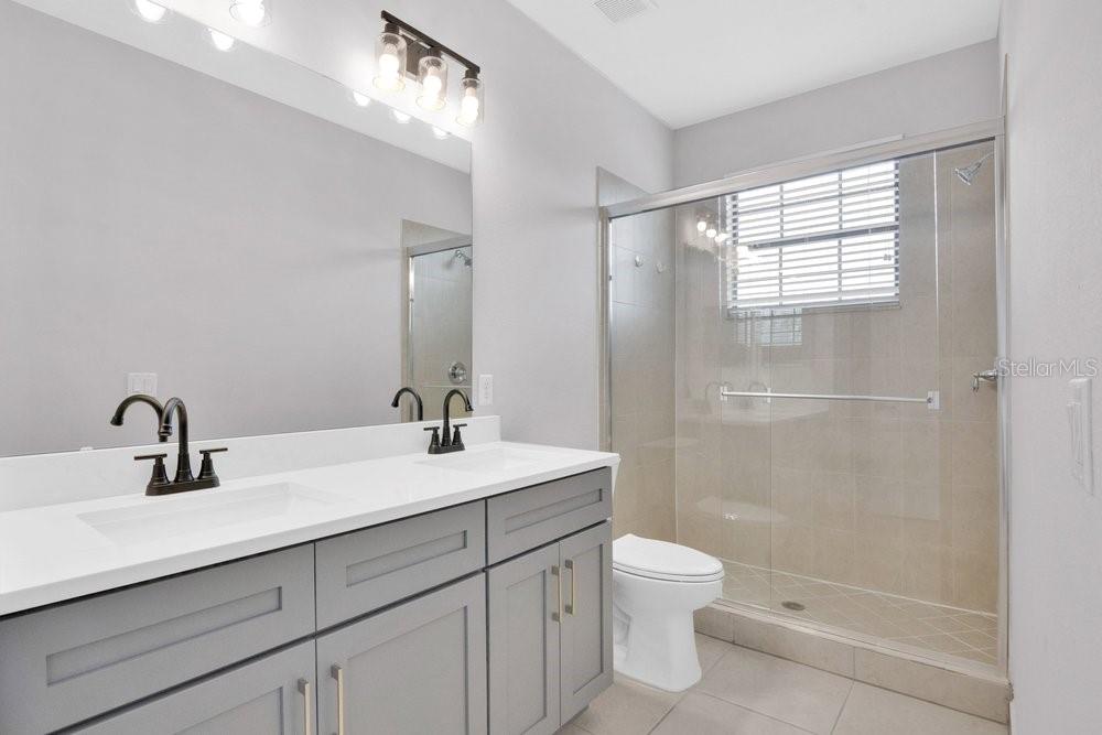 Photo 33
