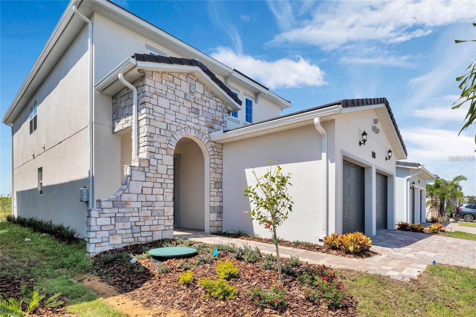 Listing photo 3 for 15730 Vetta Dr