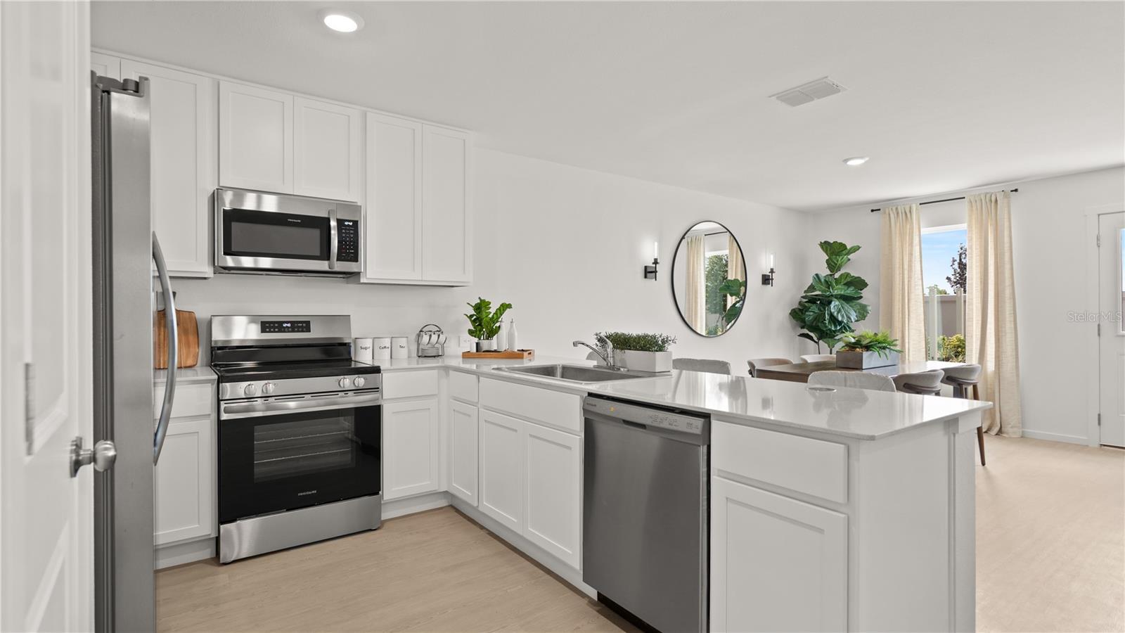 Listing photo 2 for 2215 Jennio Dr