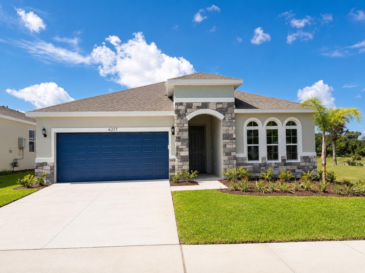 Listing photo 1 for 6217 Sanders Grove Cir