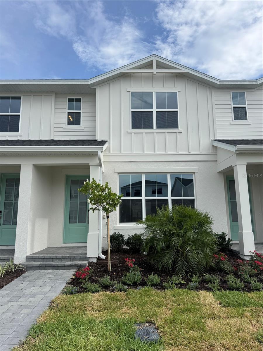 1868 CROWNCREST DRIVES