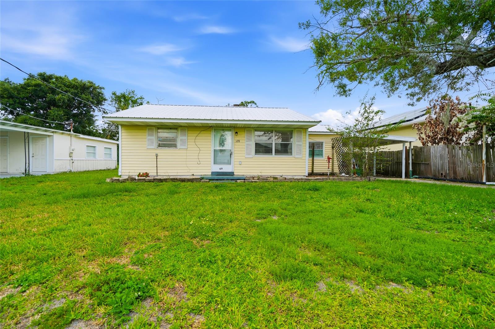 Listing photo 3 for 128 Nw 10th Dr