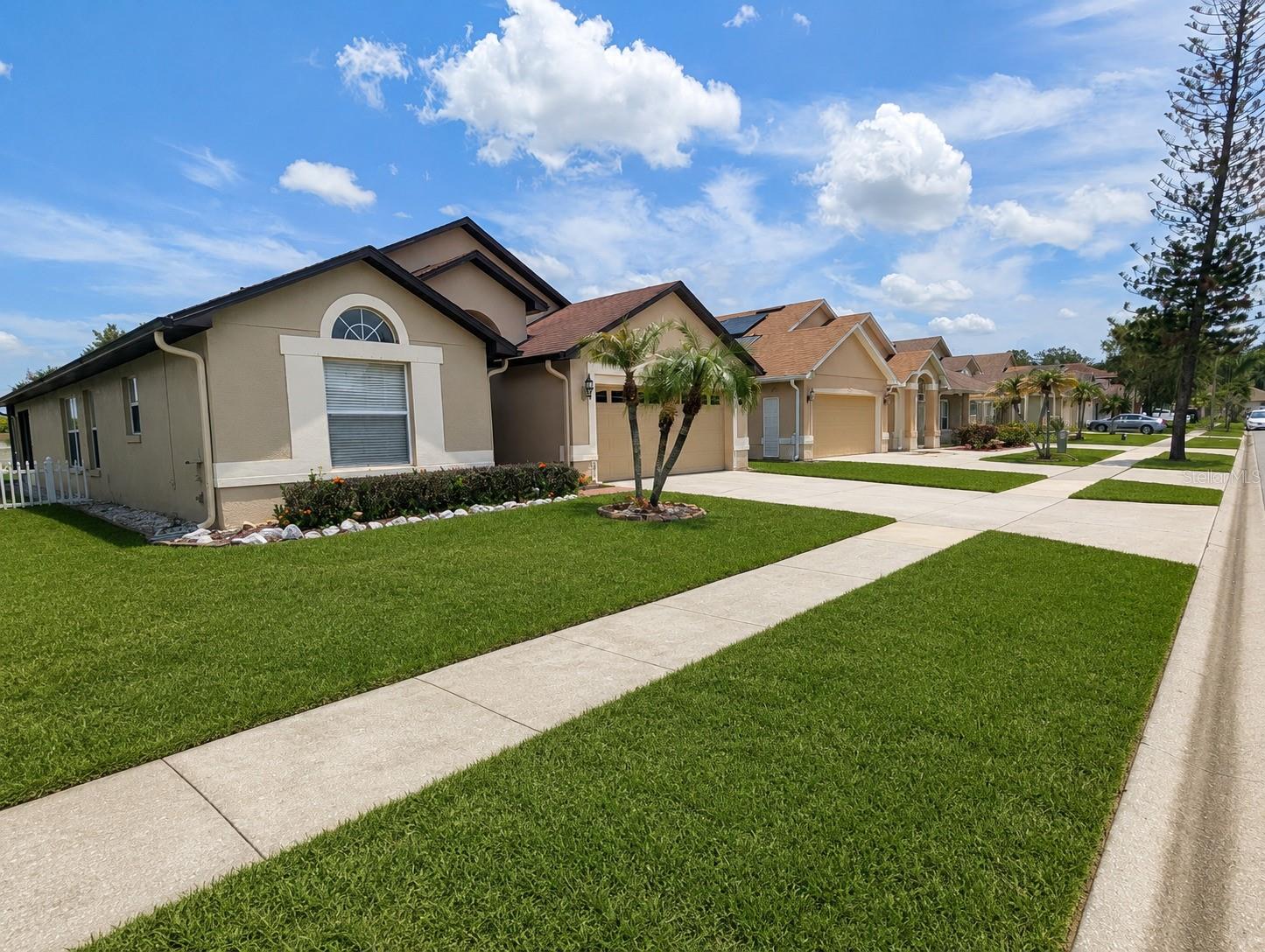 Listing photo 2 for 7935 Oakstone Ct