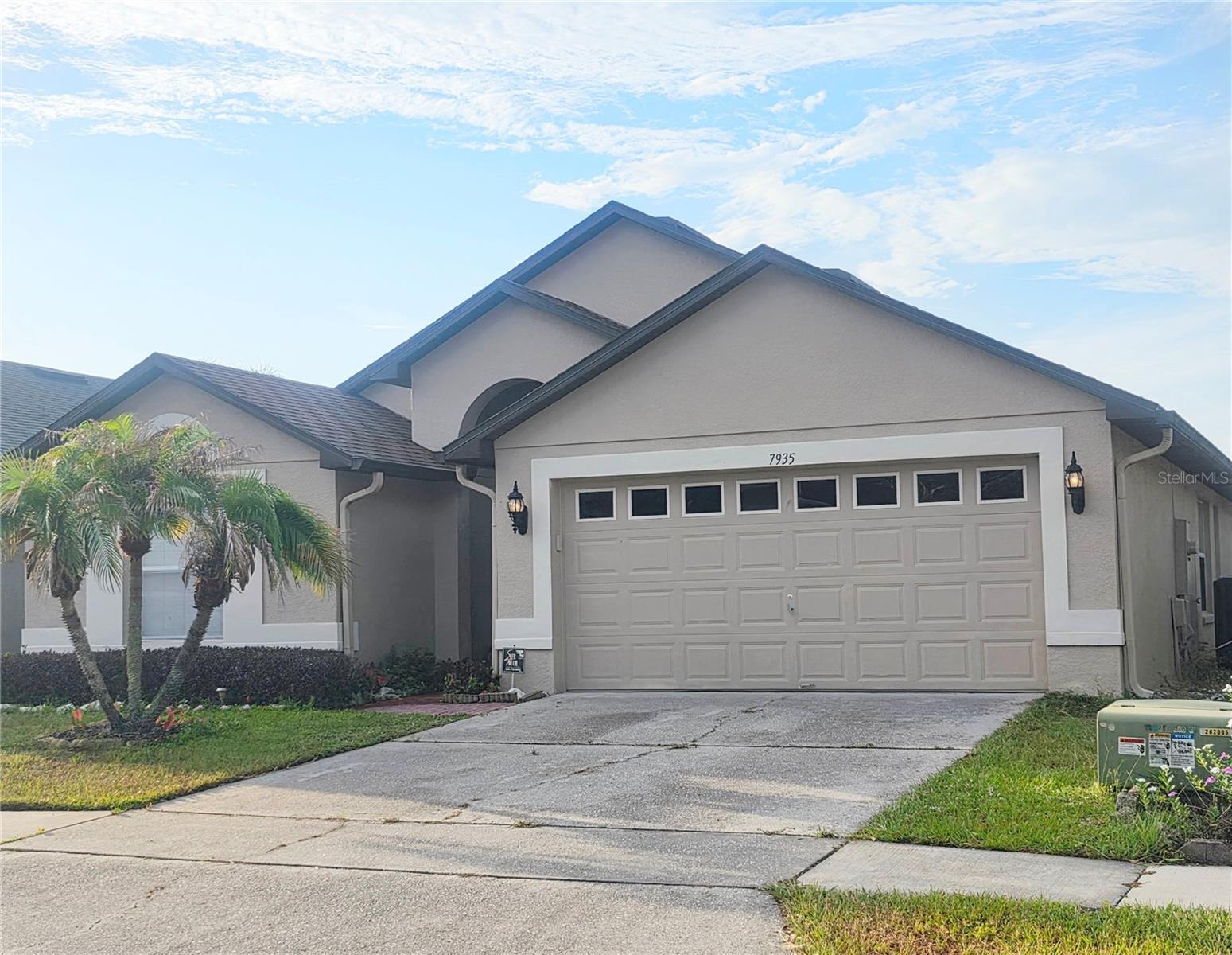 Listing photo 3 for 7935 Oakstone Ct