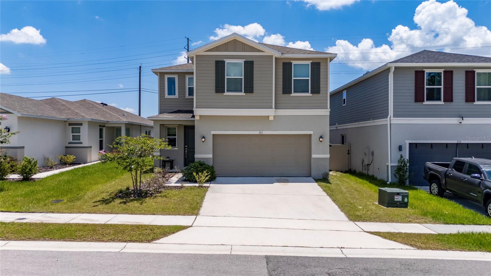 Listing photo 1 for 211 Ash Way