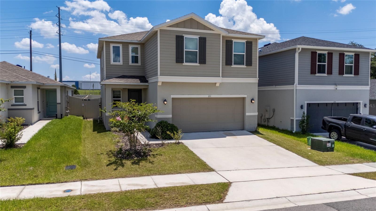 Listing photo 3 for 211 Ash Way