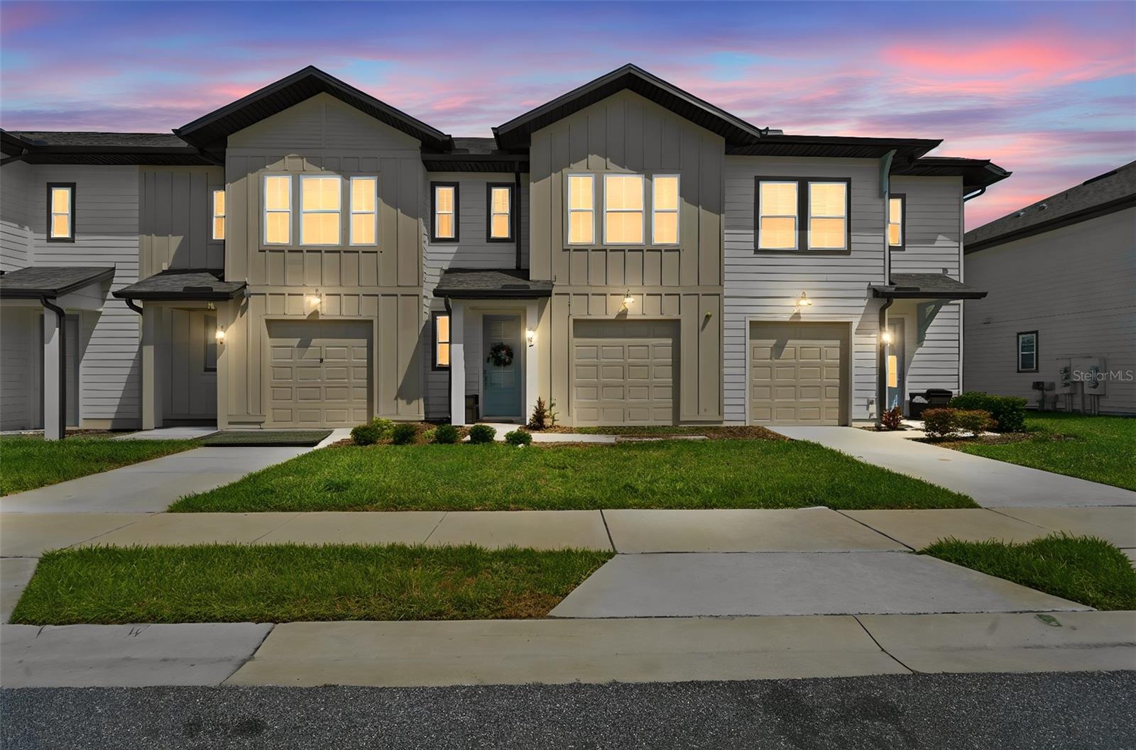 Listing photo 2 for 832 Longboat Dr