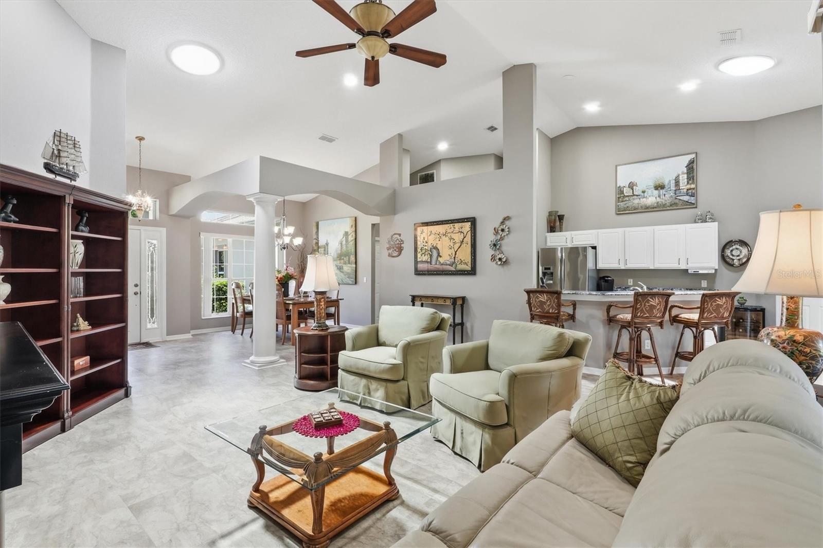 Listing photo 3 for 6042 Landings Blvd