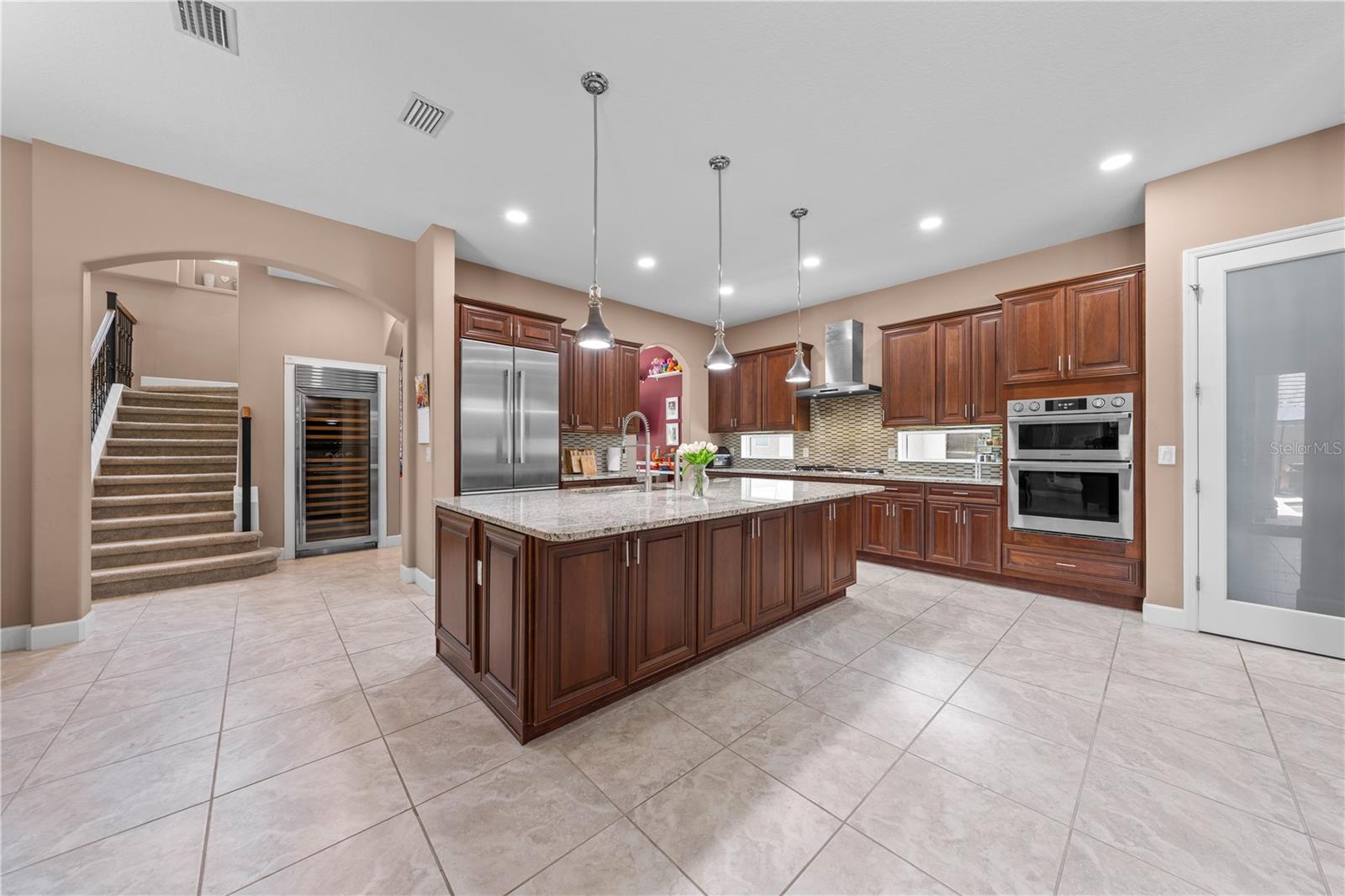Listing photo 3 for 2557 Heritage Green Ave