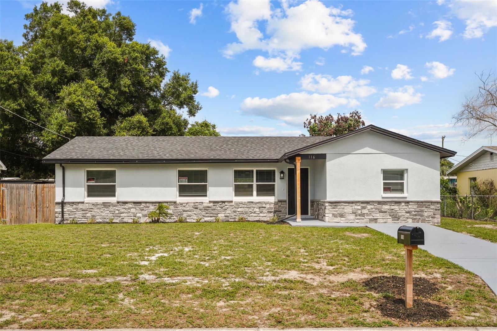 Listing photo 1 for 116 Harbor Dr