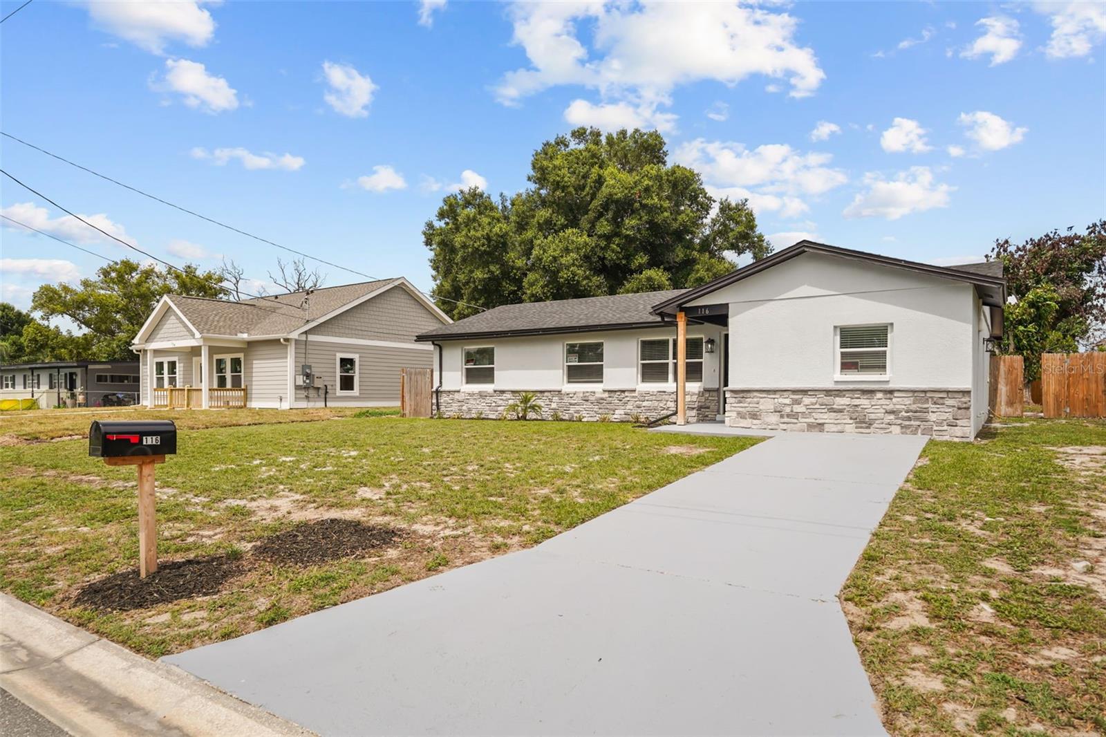 Listing photo 3 for 116 Harbor Dr