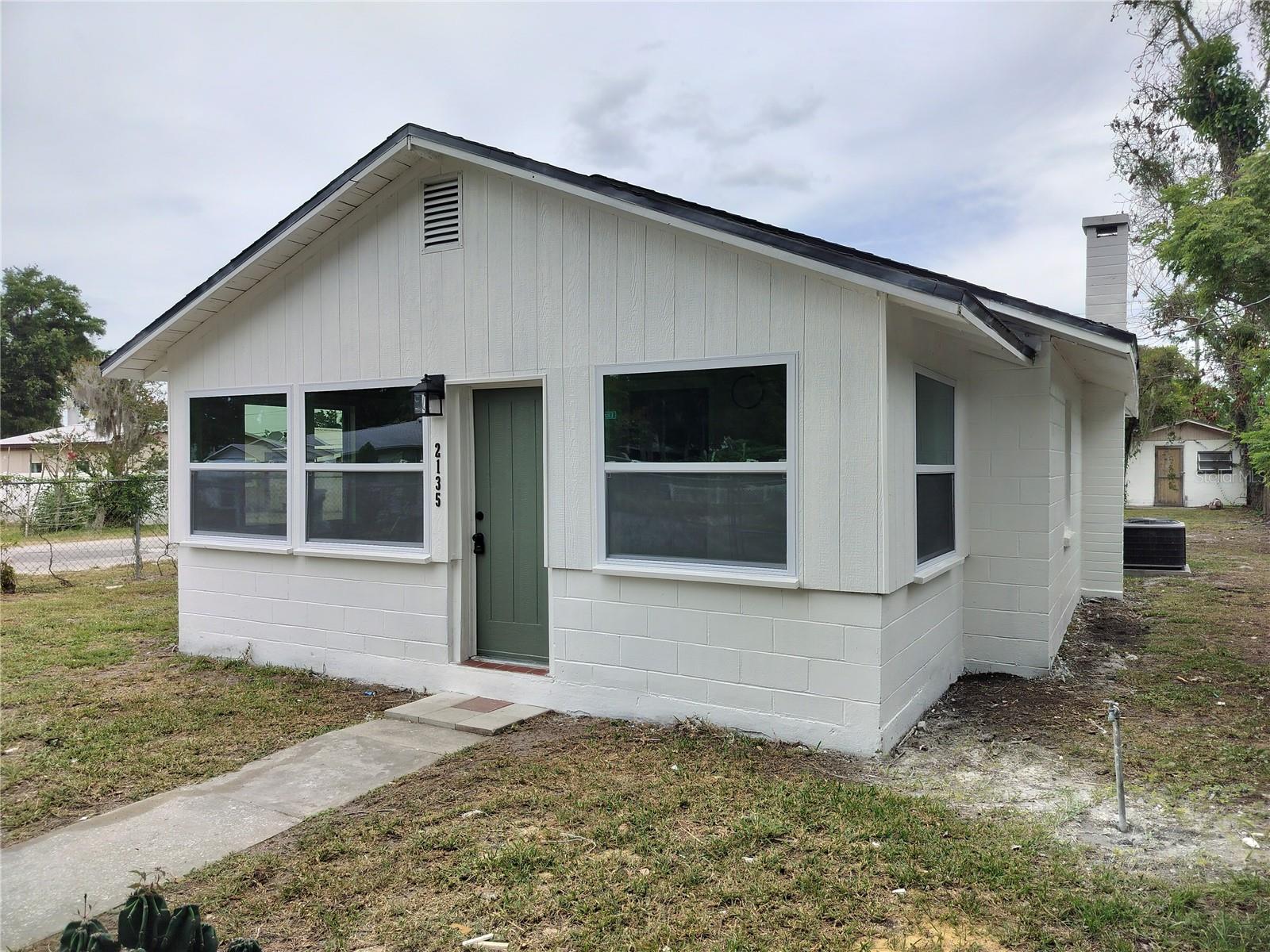 Listing photo 1 for 2135 Elizabeth St